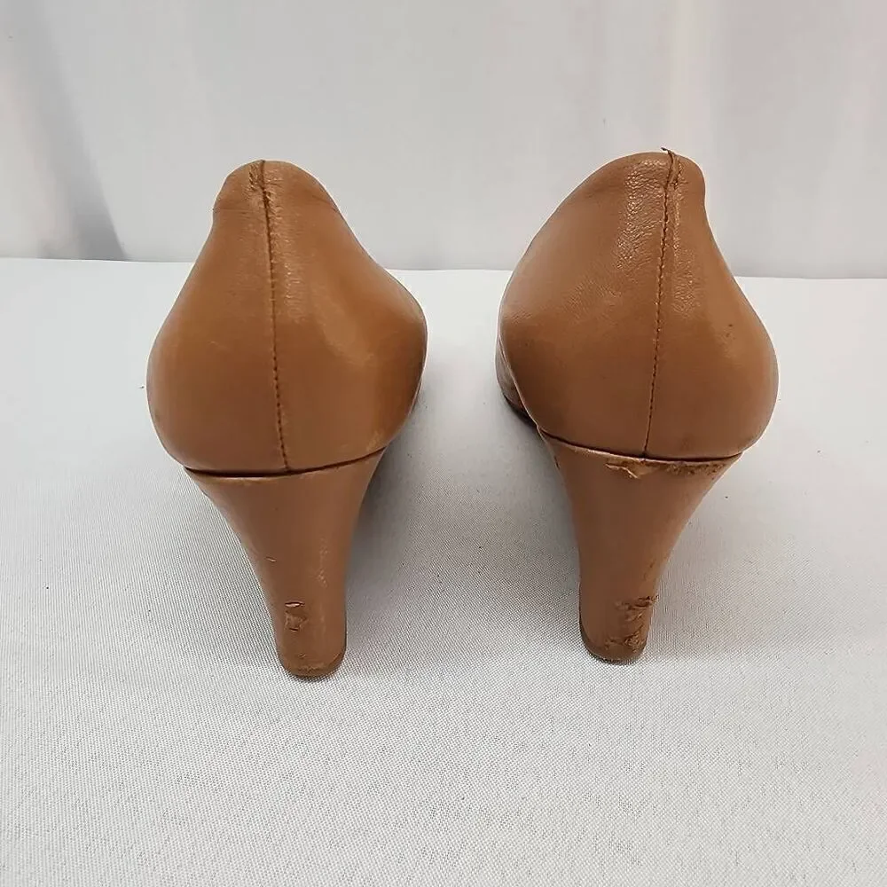 Tory Burch Size 6.5 Chelsea Wedge Pumps Tan Leather Medallion Round Toe Comfort